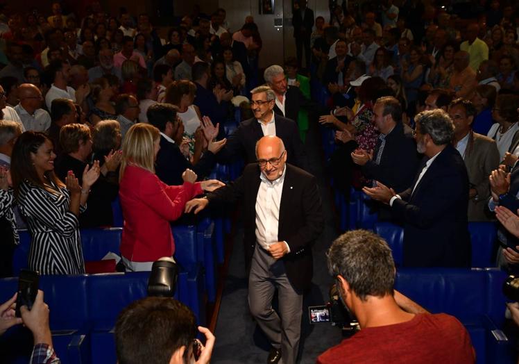 La Lista De Morales Nc Al Cabildo Llena El Teatro Cuyás Canarias7 0366